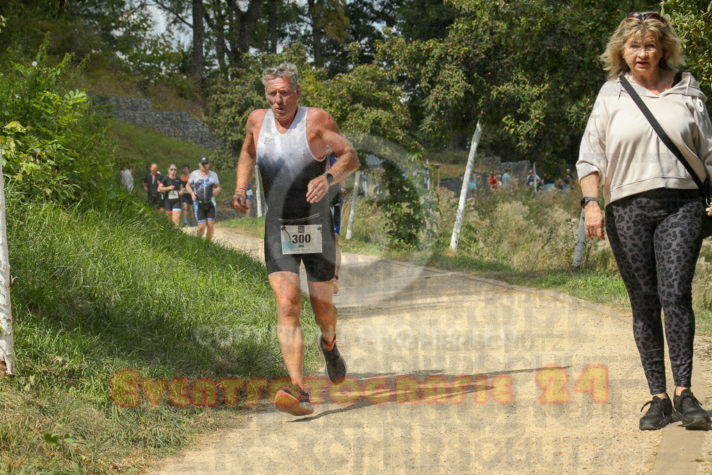 250824_1343_EX1_3369 | Sportfotografie im Rhein-Sieg Kreis, Köln, Bonn, NRW, Rheinland Pfalz, Hessen, etc. Unser Tätigkeitsfeld umfasst den Laufsport vom Volkslauf über den Marathon, Duathlon, Triathon bis zum Ultralauf wie Kölnpfad Ultra oder Schindertrail.