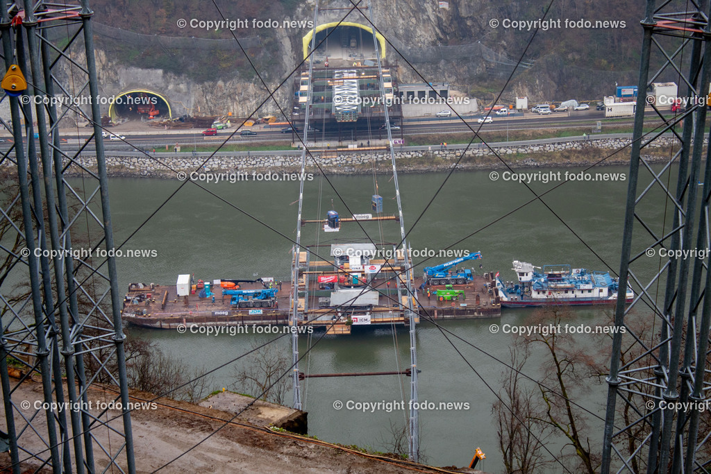 Westring A26_ erster Brueckenteil Westringbruecke_ 01.12.2022-39 | 01.12.2022, Westring A26, AUT, Westring A26, erster Brueckenteil Westringbruecke, im Bild Transportschiff mit Brueckenteil auf der Donau on oben