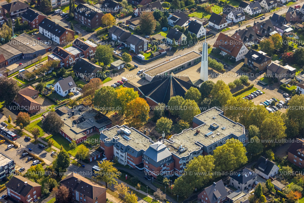 Luenen241012419 | Luftbild, kath. Kirche St. Norbert und Pfarrheim St. NorbertGemeindezentrum, Caritas Altenzentrum St. Norbert betreutes Wohnen, Nordlünen, Lünen, Ruhrgebiet, Nordrhein-Westfalen, Deutschland
