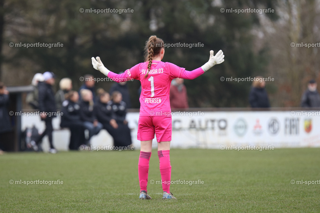 Fußball I Frauen I Saison 2025/2026 I Oberliga Schleswig-Holstein I 14. Spieltag I SV Frisia 03 Risum-Lindholm - SV Wahlstedt | ml-sportfotografie - Realisiert mit Pictrs.com