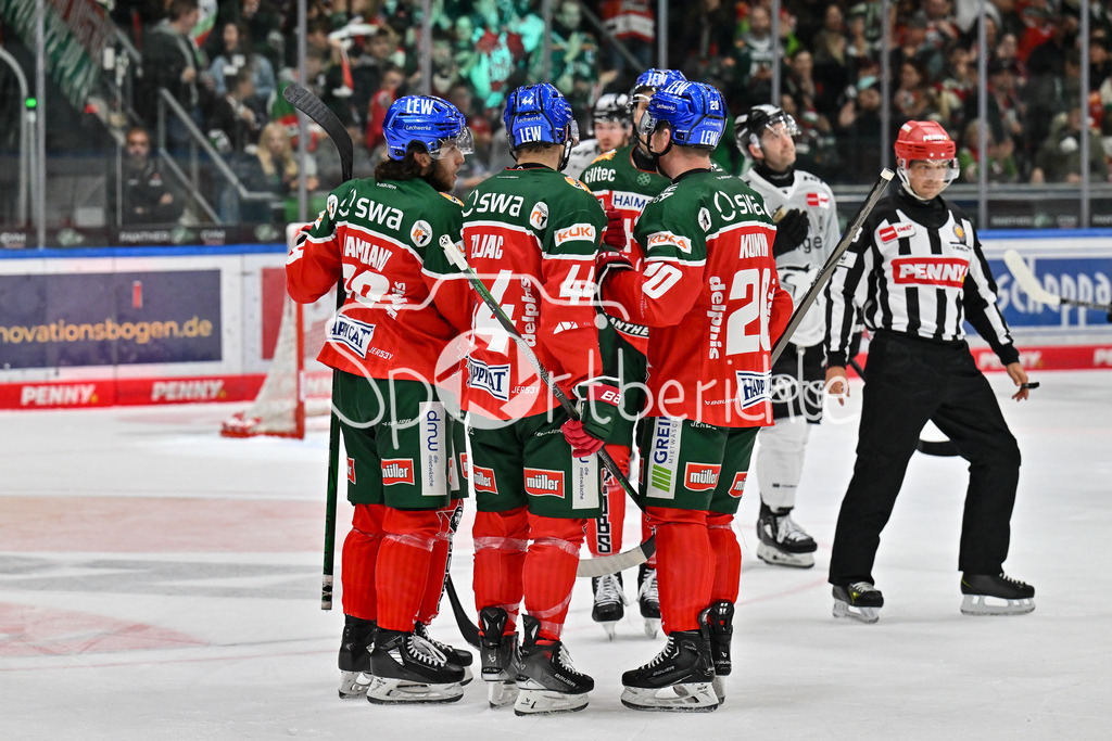 Augsburger Panther - Kölner Haie | Der Anschluss fuer die Panther / Jubel nach dem Treffer zum 4-6 druch Nolan ZAJAC (Augsburger Panther #44) / Freude / Happy / Tor / Torschuetze