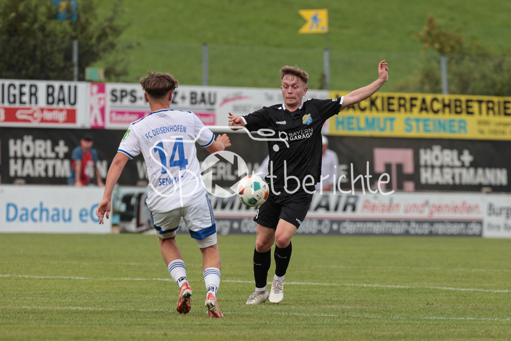 FC Pipinsried - FC Deisenhofen | im Duell Noah SEMMLER (FCD #14) und Tim GREIFENEGGER (FCP #8) / Zweikampf