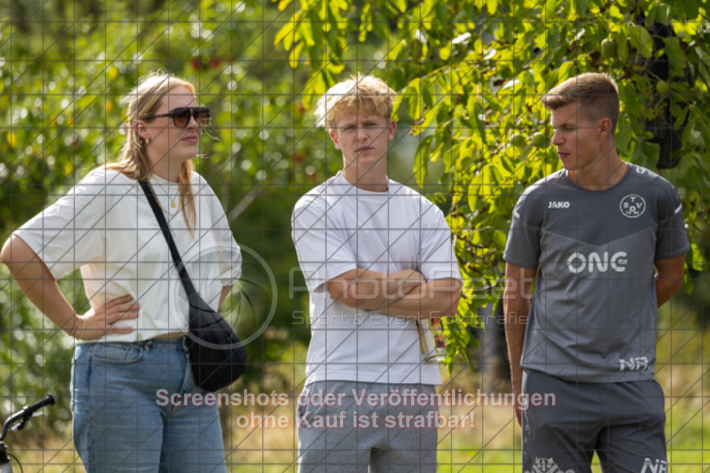 20250831_161929_0218 | #,TSV Ottenbach (gelb) vs. KSG Eislingen (grün), Fussball, Kreisliga A3 - Bezirk Neckar/Fils, 02. Spieltag, Saison 2025/2026, Rasensportplatz Nebenplatz, Im Buchs, 73113 Ottenbach, 31.08.2025 - 15:00 Uhr,Foto: PhotoPeet-Sportfotografie/Peter Harich