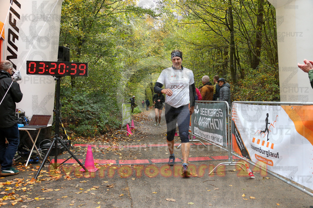251026_1322_EX1_3264 | Sportfotografie im Rhein-Sieg Kreis, Köln, Bonn, NRW, Rheinland Pfalz, Hessen, etc. Unser Tätigkeitsfeld umfasst den Laufsport vom Volkslauf über den Marathon, Duathlon, Triathon bis zum Ultralauf wie Kölnpfad Ultra oder Schindertrail.