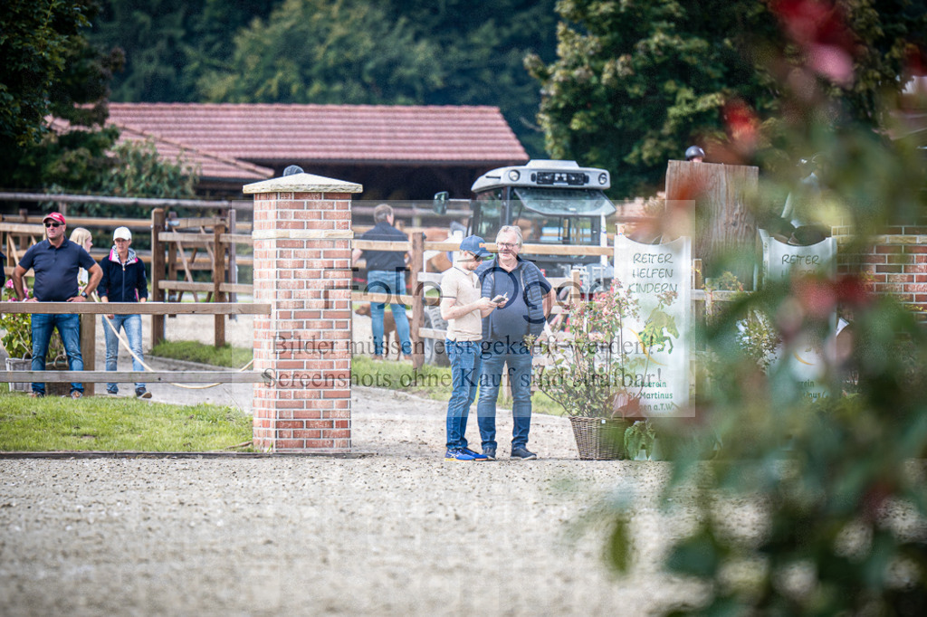 DOS_8908 | Entdecke hochwertige Reitturnierfotos von Foto Oger. Professionell, emotional und authentisch – jetzt Lieblingsmomente im Shop bestellen.Deutschlandweite Turnierfotografie. - Realisiert mit Pictrs.com