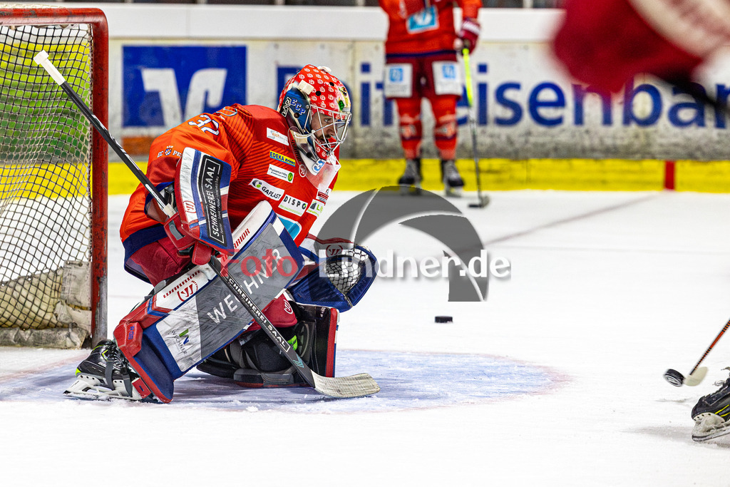 EC Peiting vs EV Lindau Islanders | Eishockey Oberliga Süd 2023/2024, EC Peiting vs EV Lindau Islanders,
Aufwärmen Andreas MAGG (ECP Goali 32),
2023-10-13 in Peiting (Eisstadion)
32 Andreas MAGG (ECP Goali 32)
Copyright: WolfgangxLindner foto-lindner.de