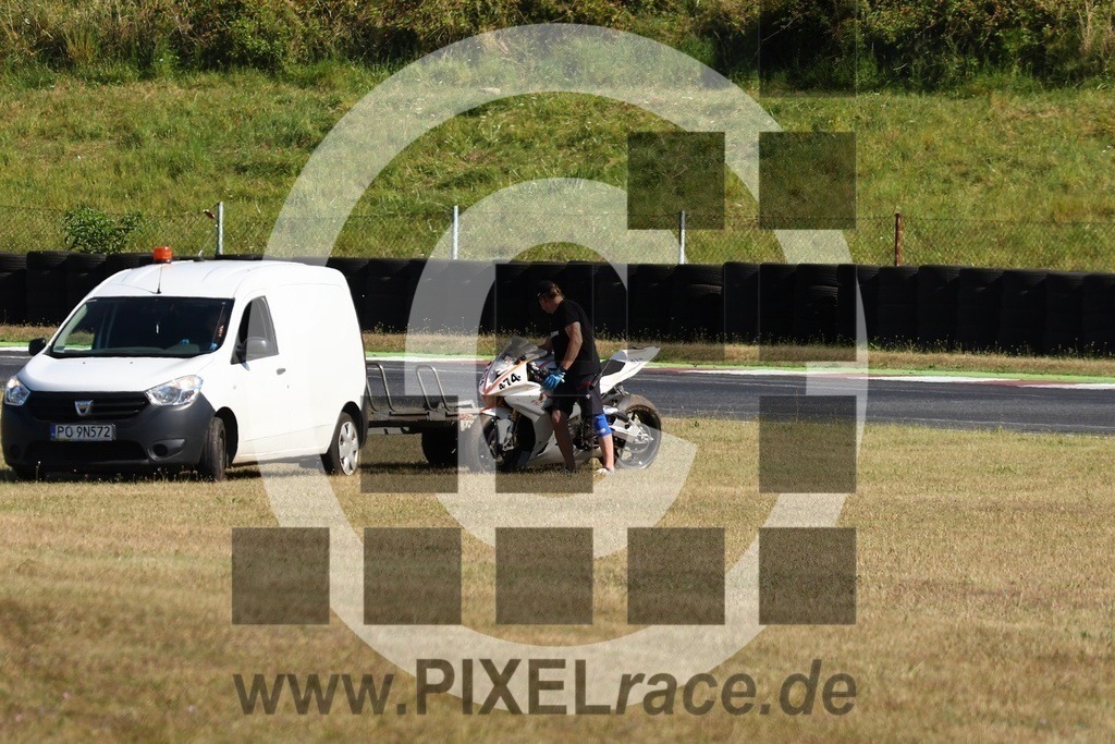 0474-20240813_13299 | Schöne Erinnerungen an spannende Momente - das festzuhalten ist unser Job. PIXELrace.de ist seit 2003 auf den Rennstrecken Europas unterwegs um die Action draußen beim Fahren und die wunderbare Stimmung imm Fahrerlager für euch einzufangen.