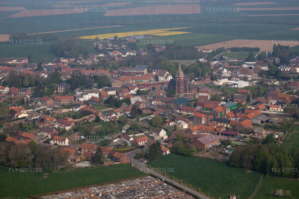 Ortsansicht | Luftbild: Ortsansicht in Bertincourt im Bundesland Pas-de-Calais in Frankreich. Foto: IMG_40042.jpg vom 17.04.2011 durch Werner Riehm/FLY-FOTO.de - Realisiert mit Pictrs.com
