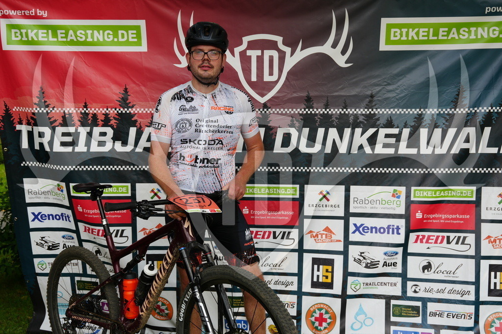 FC605702 | Fotogalerie der Treibjagd im Dunkelwald - Dein MTB Etappenrennen im Erzgebirge - Realisiert mit Pictrs.com