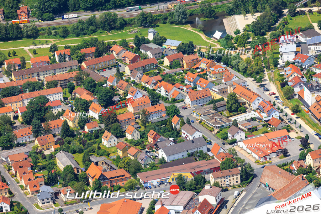 Die Luftaufnahme der Stadt Kronach wurde vom UL-Flugzeug heraus erstellt ( keine Drohne )- hohe Auflösung für beste Qualität