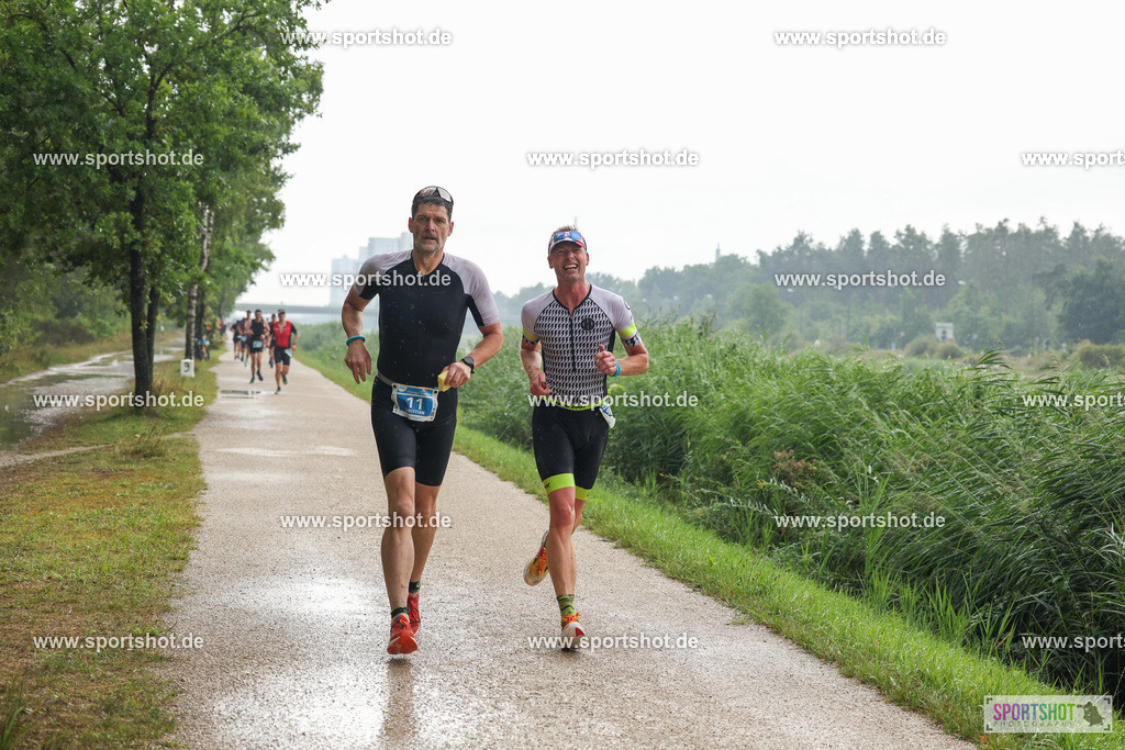 LUR_1087 | 34. M-net Erlanger Triathlon 2025 #erlangertriathlon  #mnettriathlon2025 #mnettriathlon #team #olympischedistanz #mitteldistanz #triathlon #maindonaukanal  #erlangertriathlon2025 #yourpictrs #tv1848 #tv1848erlangen  #triathlonbayern #sportinerlangen #demsportverbunden #sportshot_your_pictrs Copyright: www.sportshot.de