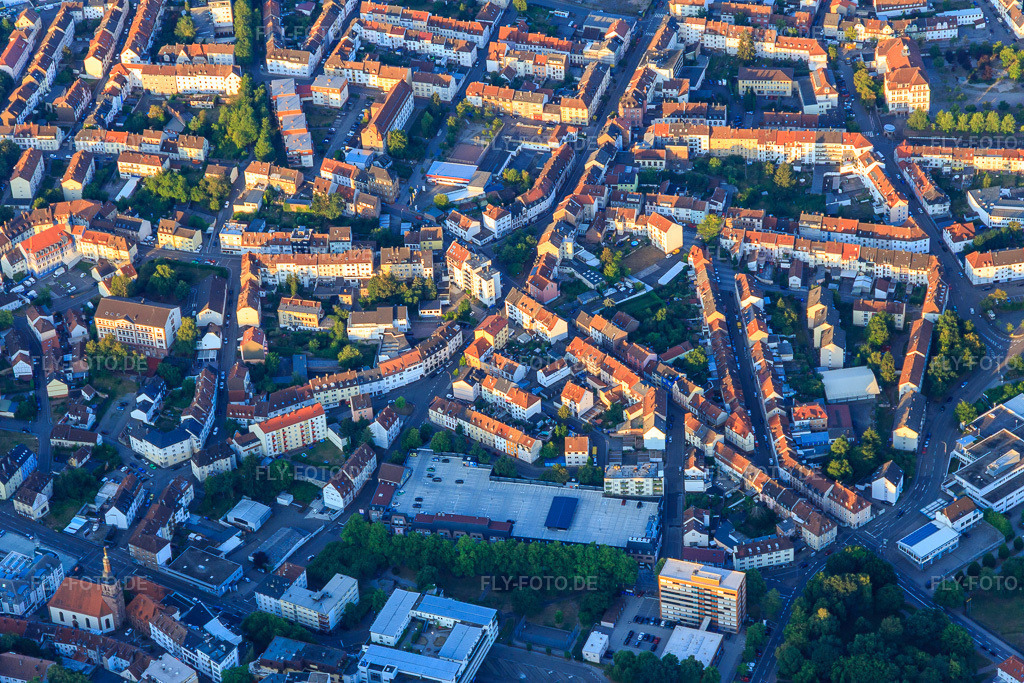 Luftbild: Kreuzgasse x Fröhnstr in Pirmasens im Bundesland Rheinland-Pfalz in Deutschland. Foto: IMG_109726.jpg vom 06.08.2018 durch Werner Riehm/FLY-FOTO.de