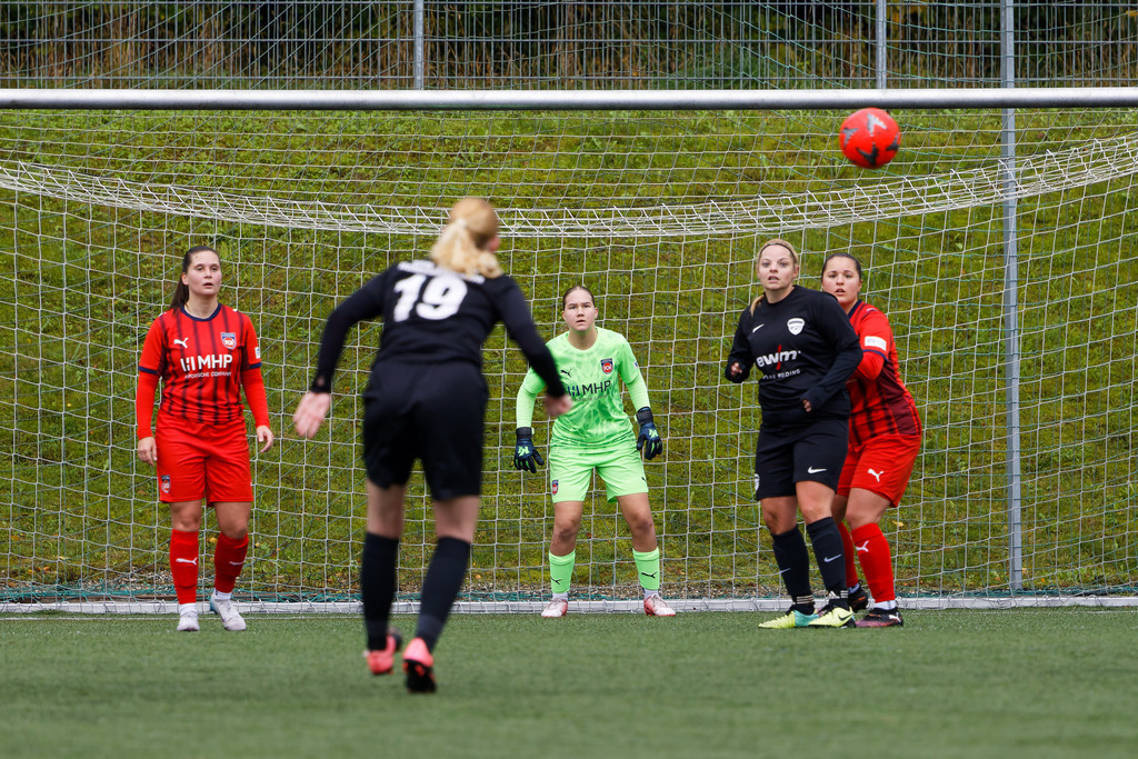 FCHHOH_251005_7227 | 1.FC Heidenheim 1846 II vs. SGM Hohenmemmingen/Sontheim, Fußball, Frauen, Bezirksliga, 2025/2026, 4. Spieltag, 05.10.2025 in Heidenheim, Kunstrasen b. Voith-Arena West(Foto: Michael Bulling) - Realisiert mit Pictrs.com
