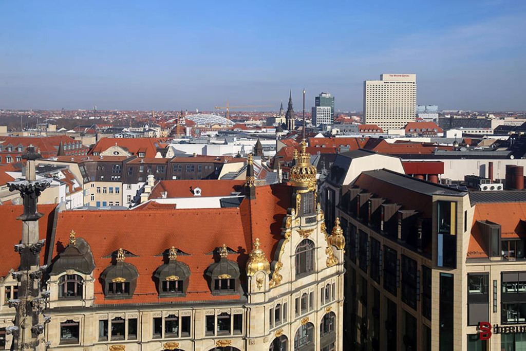 Foto: Leipzig - Kaufhaus Ebert - Blick von oben mit Leipzig Skyline | Das Team hinter BILDLEXIKON LEIPZIG bündelt historische wie aktuelle Informationen über die Stadt Leipzig in Text und Bild auf einer Plattform und stellt diese der interessierten Öffentlichkeit zur Verfügung.