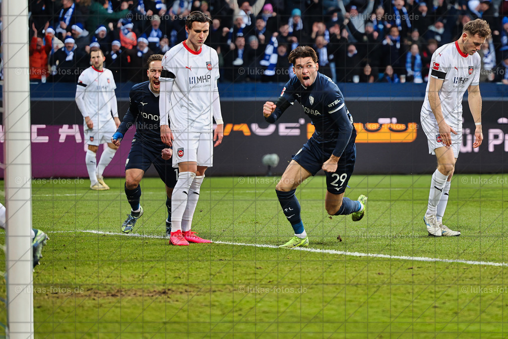 22. Dezember 2024 | VfL Bochum – FC Heidenheim | Zum Jahresabschluss gelang dem VfL Bochum der erste Saisonsieg. Das Duell mit Heidenheim wurde 2:0 gewonnen - Realisiert mit Pictrs.com