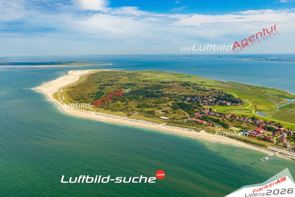 Bild der Stadt Baltrum - Die Luftaufnahme wurde 2025 vom UL-Flugzeug heraus erstellt ( keine Drohne ) - Hochauflösende Luftaufnahme - für professionelle Ausdrucke geeignet. Die Geschenkidee !Hier alle&nbsp;Infos zur Lizenzierung der LuftaufnahmeWir fliegen auch dieses Jahr wieder in Ihre Region um Luftbilder zu erstellen.- Luftbild anfragen