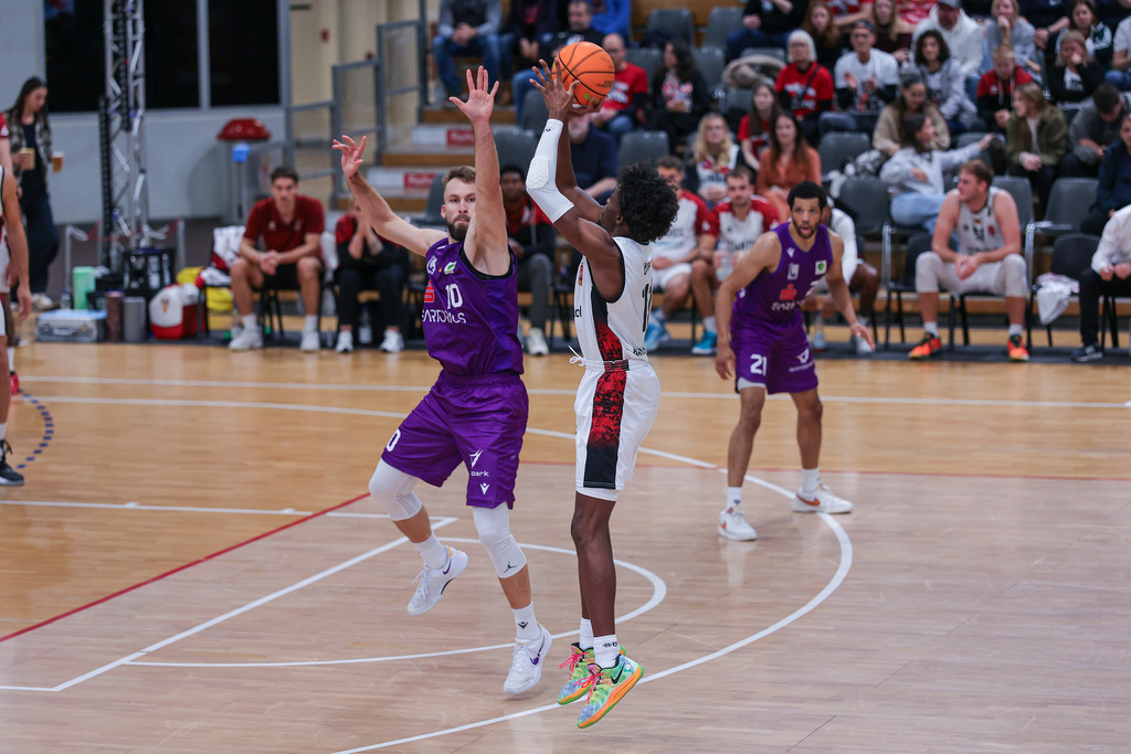Pro A BAYER GIANTS vs BG Göttingen-117 | Fotos von Basketballspielen aus dem Raum NRW fotografiert von Gero Mueller-Laschet und Daniel Schaefer - Realisiert mit Pictrs.com