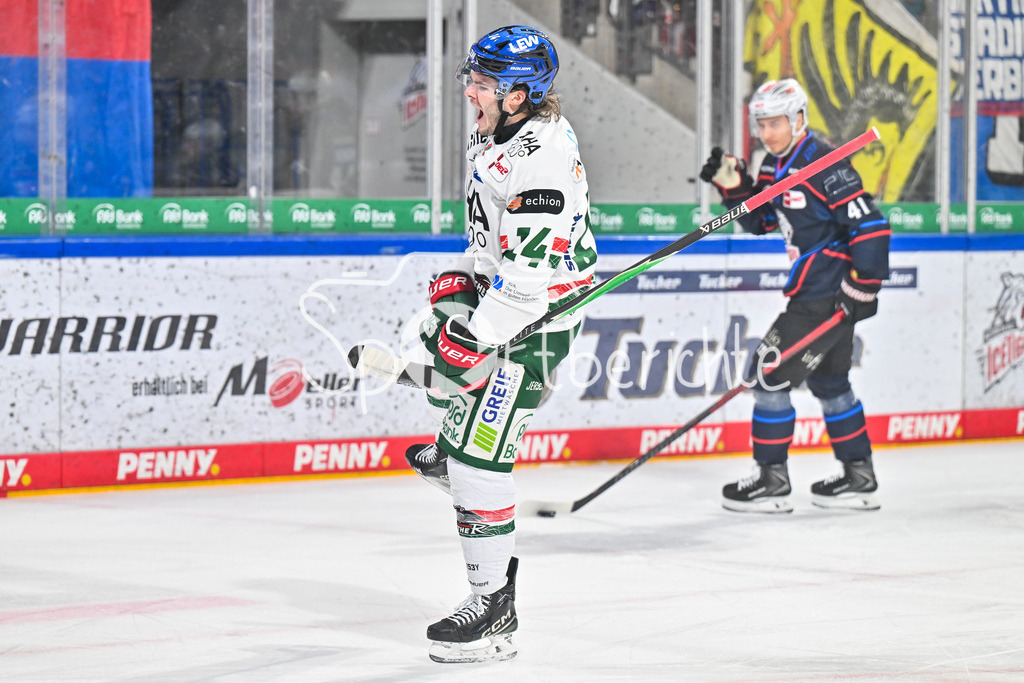Nürnberg Ice Tigers - Augsburger Panther | NUREMBERG, GERMANY - 23. JANUARY: Jubel der Gäaste nach dem Treffer zum 0-1 durch D. J. BUSDEKER (Augsburger Panther 14) / Tor / Torschuetze / Freude / Happy während dem Match zwischen den Nürnberg Ice Tigers und den Augsburger Panthern am 42. Spieltag der Penny DEL in der PSD Bank Nürnberg Arena