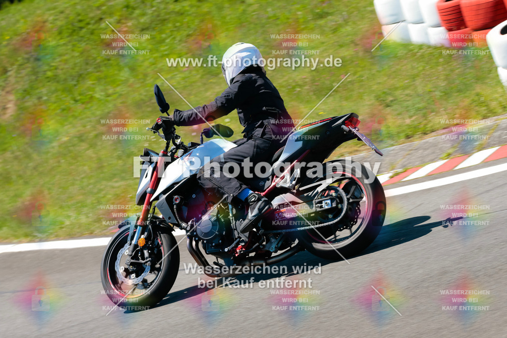 Moto-TeamOBK-22388 | Hier findet Ihr Bilder von Touristenfahrten auf der Nürburgring Nordschleife oder von anderen Veranstaltungen die ich besucht habe. Viel Spass beim Durch Schauen 
