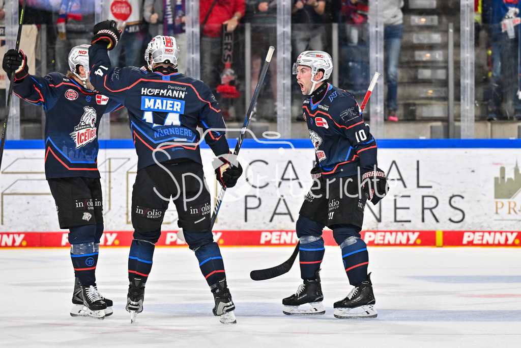 Nürnberg Ice Tigers - Augsburger Panther | Jubel der Ice Tigers nach dem Treffer zum 3-1 durch Cole MAIER (Nürnberg Ice Tigers 14) / Tor / Torschuetze / Freude / Happy / DEL: Nürnberg Ice Tigers - Augsburger Panther; PSD Bank Nürnberg ARENA am 12.09.2025