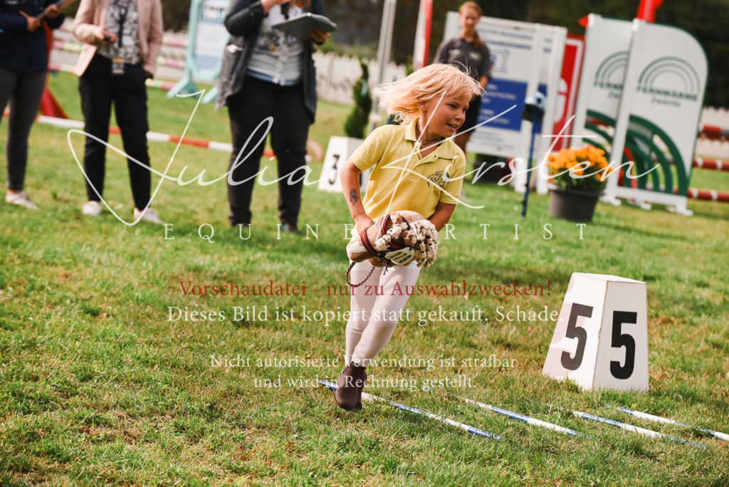 DSC_4632 | Pferde- und Turnierfotografie in Westsachsen. Pferdeportraits, Auftragszeichnungen und intuitive Kunst.