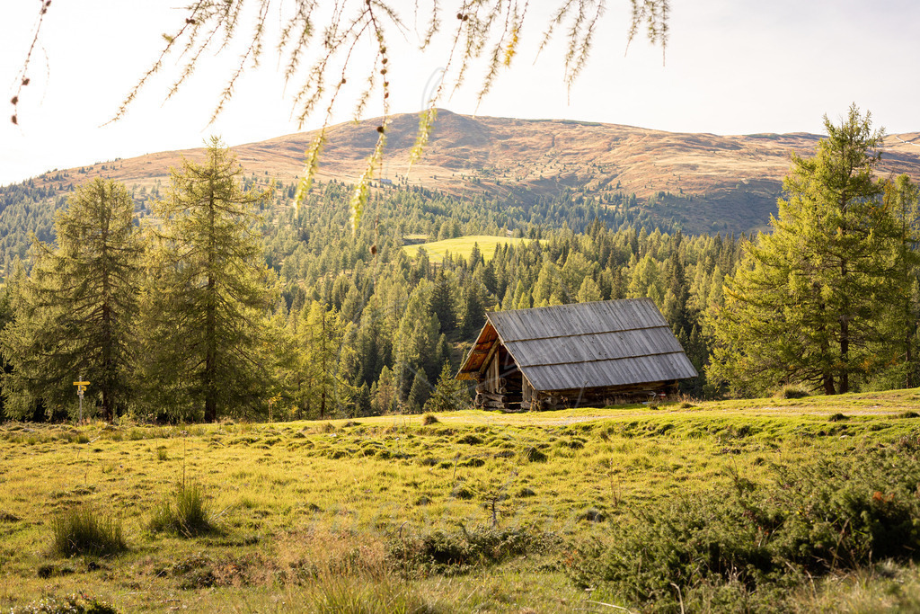 Die Hütte in den Nockbergen | Foto aufgenommen in der Nähe von der Bonnerhütte - Realisiert mit Pictrs.com