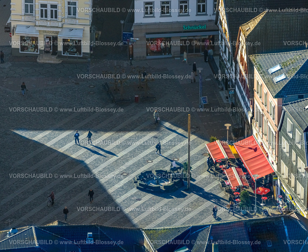 Unna240100378 | Luftbild, Eselsbrunnen auf dem Marktplatz, Brasserie Unna Cafe mit Außengastonomie, Unna, Ruhrgebiet, Nordrhein-Westfalen, Deutschland