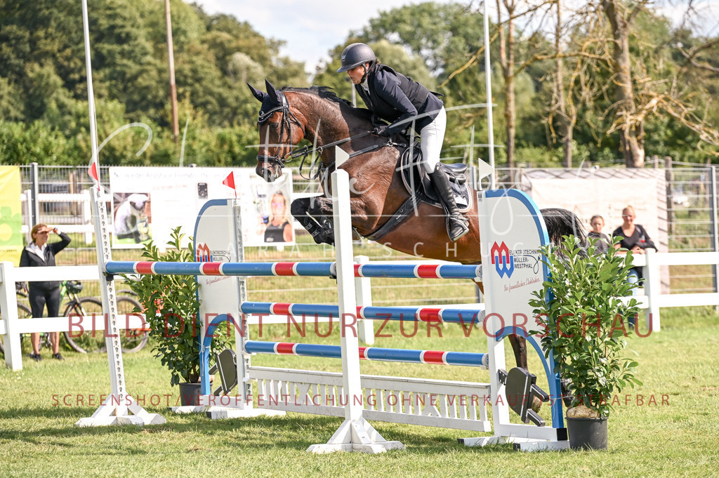 Schugtsche-Düren.2024-10.Springprf.M_-30 | Schugtsche Fotografie - Realisiert mit Pictrs.com