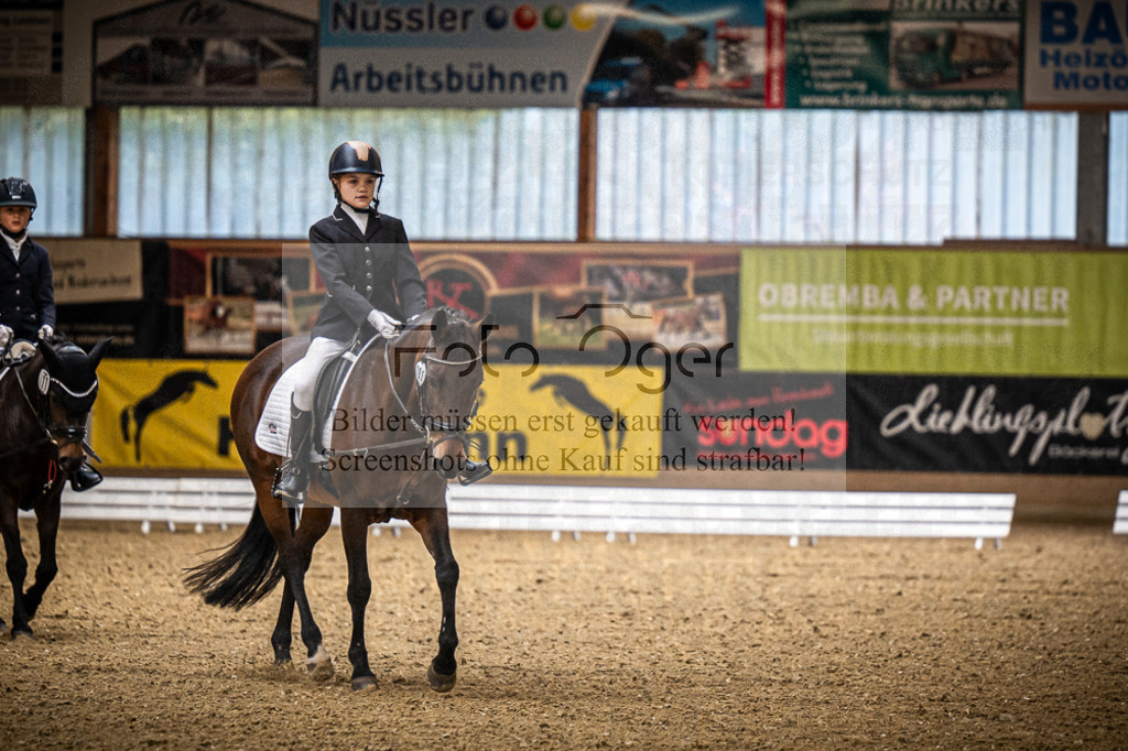DOS_0365 | Entdecke hochwertige Reitturnierfotos von Foto Oger. Professionell, emotional und authentisch – jetzt Lieblingsmomente im Shop bestellen.Deutschlandweite Turnierfotografie. - Realisiert mit Pictrs.com