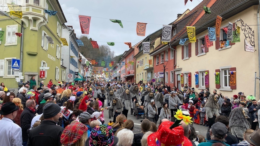 FasMontag _24-140 (1) | Fotoblog Schwarzwald, Foto Blog Wiesental, Pfaffenberg, Winterzauber, Zeller Bergland, Zell im Wiesental, Fotoblog Wiesental, Landschaftsfotos, Bilder Wiesental, Natur, Naturbilder, Fastnacht, Zeller Fastnacht, Zeller Fasnacht, Zeller Bergland, Belchen, - Realisiert mit Pictrs.com