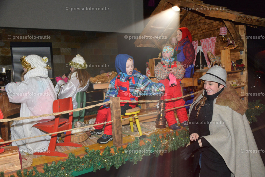 -news-2022-Dez05-Nikolo-Einzug-Lechaschau-WTV_6283 | Info aus dem Bezirk Reutte/Ausserfern Tirol sowie eine umfangreiche Bilddatenbank über die gesamte Region: Lechtal, Talkessel Reutte, Tannheimertal, Zwischentoren. Lech, Plansee, Zugspitze, Grenztunnel, B179, Fernpassstraße, Verkehr, Lawinen, Tradition, - Realisiert mit Pictrs.com