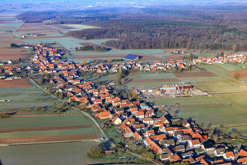 Luftbild: Ortsansicht von Südosten in Schleithal im Bundesland Bas-Rhin in Frankreich. – Foto: IMG_124079.jpg vom 11.01.2021 durch Werner Riehm/FLY-FOTO.de – Auflösung des Originals: 5472 x 3648 px