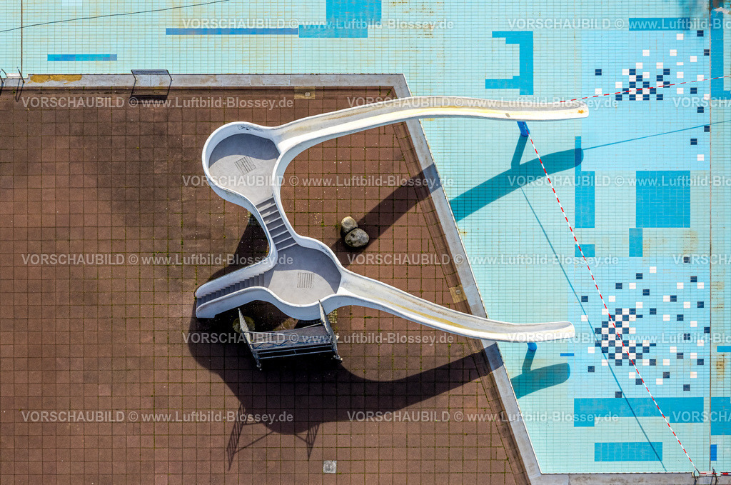 Essen240400850-2 | Luftbild, Freibad Grugabad im Grugapark, Rutsche mit zwei Bahnen am Kinderbecken, Rüttenscheid, Essen, Ruhrgebiet, Nordrhein-Westfalen, Deutschland