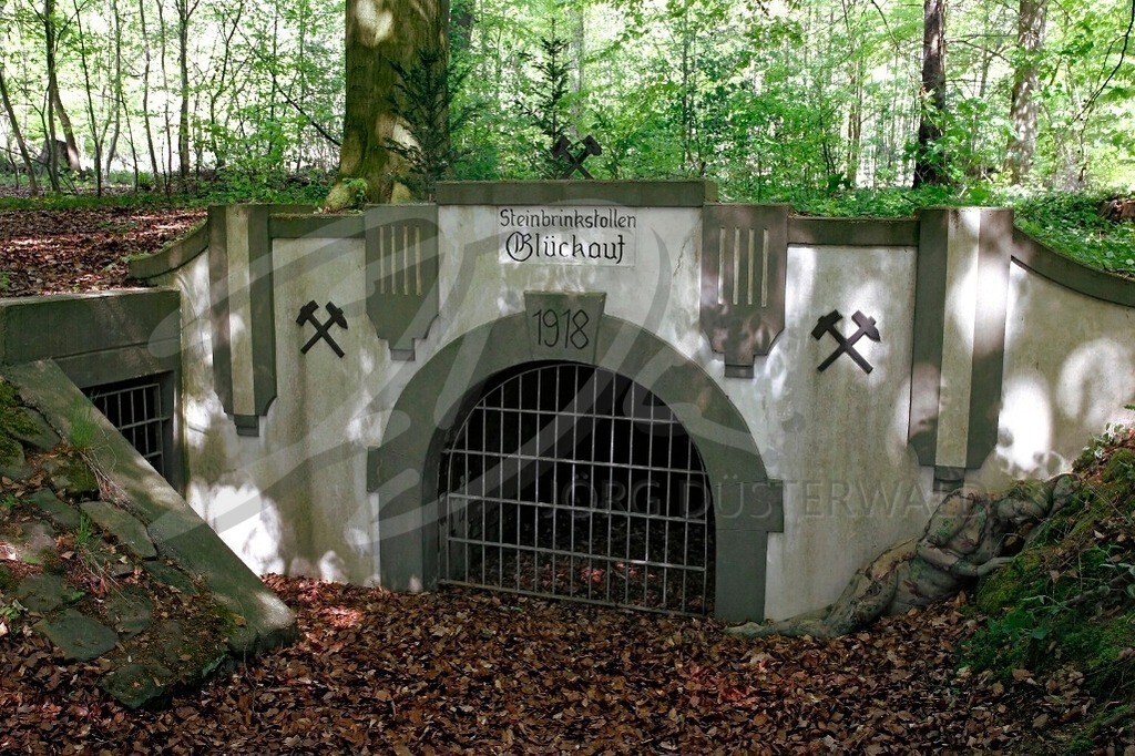 DoorArt-BERGSTOLLEN_4763 | #001 | Modell: Virginia | Foto: Tschiponnique Skupin - Realisiert mit Pictrs.com