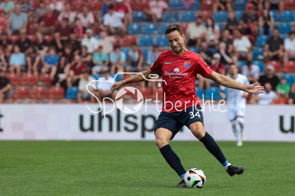 SpVgg Unterhaching - FC Ingolstadt | am Ball Tim KNIPPING (UHG #34) / FReisteller / Einzelfoto