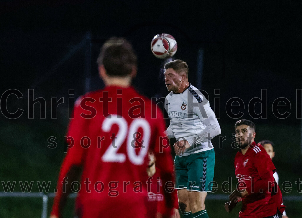 2023-11-17_052_FC_Schwaig_gegen_SpVgg_Feldmoching | Oberding, Deutschland, 17.11.2023:
Fußball, Landesliga Südost 2023 / 2024, 21. Spieltag, FC Schwaig gegen SpVgg Feldmoching, Endergebnis: 1:1

Nils Wölken (FC Schwaig, #8)

Foto: Christian Riedel / fotografie-riedel.net