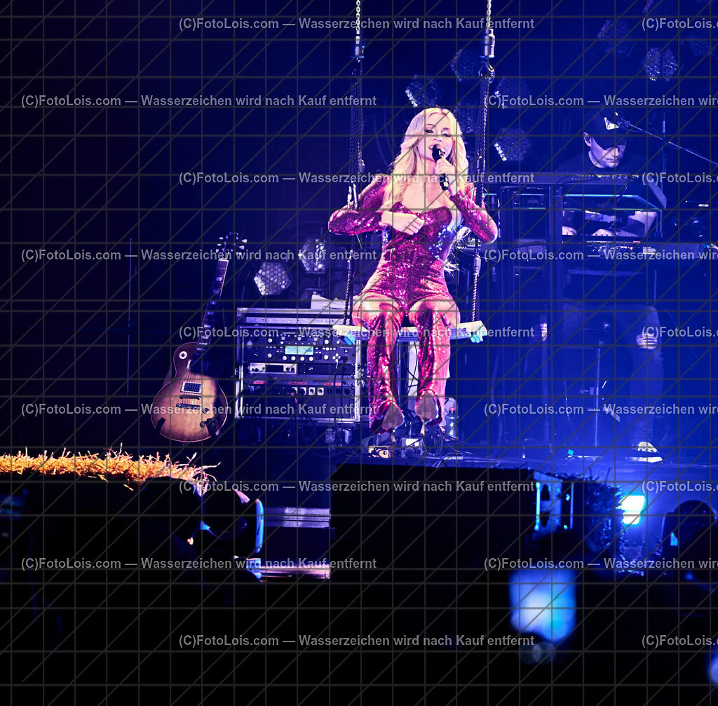 ALP2860_BergBauernTour-Konzert_Naschenweng Melissa | (C)FotoLois.com, Alois Spandl, BergBauernTour 2023 - Melissa Naschenweng, Tourstop in Wieselburg, Konzert im NV-Forum Wieselburg, Sa 8. April 2023.