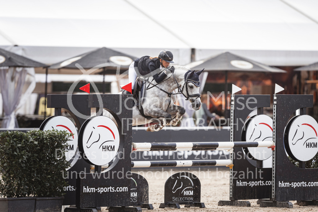 240906_BuCha_PonyA-5j-122 | Deine schönsten Turniermomente als professionelle Fotos! Entdecke hochwertige Pferdesport-Fotografie im Online-Shop. Jetzt Fotos finden & bestellen!