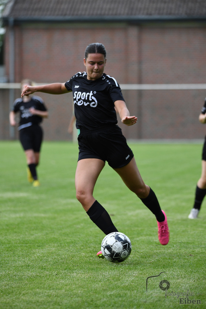 SG am Meer-TSV Abbehausen | Frauen Bezirksliga Nord; SG am Meer (schwarz)-TSV Abbehausen (grün) am 13.08.2023; in Gristede (), Photo: Philip Eiben 2023 - Realisiert mit Pictrs.com
