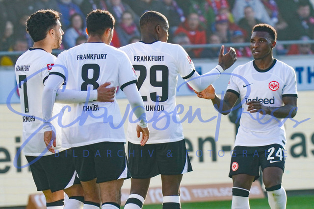 240224Ho746 | 0:1, freude bei Omar Marmoush (Eintracht Frankfurt), Fares Chaibi (Eintracht Frankfurt), Niels Nkounkou (Eintracht Frankfurt), Aurelio Buta (Eintracht Frankfurt) - FC Heidenheim - Eintracht Frankfurt
Fussball Bundesliga, Saison 2023_24, 24. Spieltag, FC Heidenheim-Eintracht Frankfurt 
Deutschland, Heidenheim, Voith Arena, 02.03.2024

(DFL DFB REGULATIONS PROHIBIT ANY USE OF PHOTOGRAPHS as IAMGE SEQUENCES and or QUASI-VIDEO).


