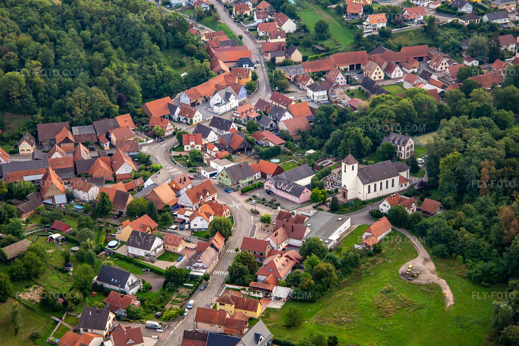 Aerial view: View of the town in Neewiller-près-Lauterbourg in the state Bas-Rhin, France.Photo: IMG_137738.jpg taken on 08/12/2023 by Werner Riehm/FLY-FOTO.comResolution of the original: 5309 x 3540 px
