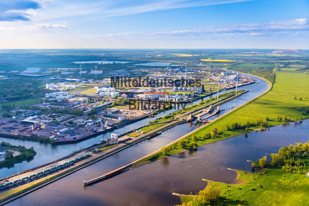 Magdeburger Hafen Schleuse und Industriegebiet Rothensee Luftbild-3866 | Magdeburger Hafen Rothensee - Realisiert mit Pictrs.com