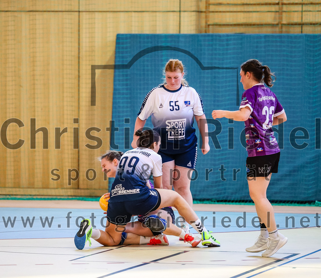 2023-12-16_092_SpVgg_Altenerding_gegen_HC_Donau-Paar_II | Erding, Deutschland, 16.12.2023:
Handball, Bezirksoberliga Frauen Altbayern 2023 / 2024, 10. Spieltag, SpVgg Altenerding gegen HC Donau/Paar II, Endergebnis: 22:22

Foto: Christian Riedel / fotografie-riedel.net