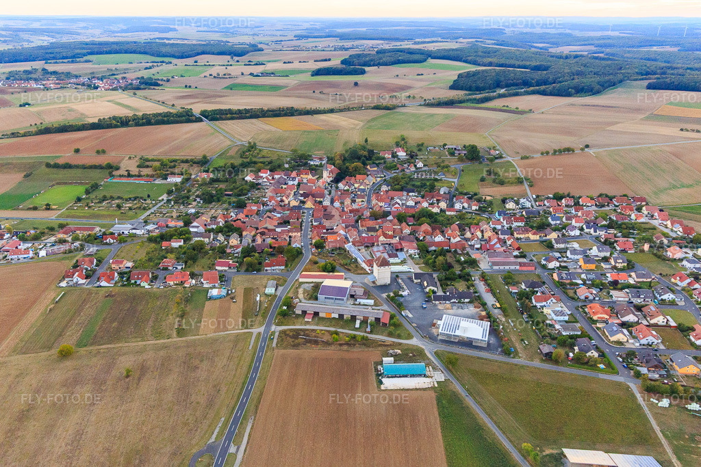 Luftbild: Dorfansicht aus Nordosten im Ortsteil Greßthal in Wasserlosen im Bundesland Bayern in Deutschland. Foto: IMG_111099.jpg vom 08.09.2018 durch Werner Riehm/FLY-FOTO.de