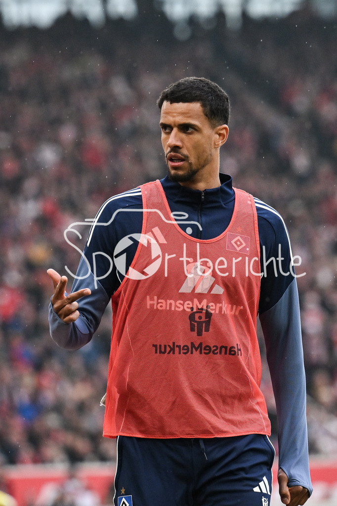VfB Stuttgart - Hamburger SV | STUTTGART, GERMANY - 12. APRIL: picture of Robert GLATZEL (Hamburger SV 9) during the Bundesliga Match between VfB Stuttgart vs. Hamburger SV on Matchday 29 at MHP Arena / DFL REGULATIONS PROHIBIT ANY USE OF PHOTOGRAPHS AS IMAGE SEQUENCES AND/OR QUASI-VIDEO