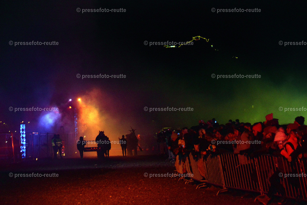 news-2022-Dez03-Krampusumzug-Reutte-WTV_6058 | Info aus dem Bezirk Reutte/Ausserfern Tirol sowie eine umfangreiche Bilddatenbank über die gesamte Region: Lechtal, Talkessel Reutte, Tannheimertal, Zwischentoren. Lech, Plansee, Zugspitze, Grenztunnel, B179, Fernpassstraße, Verkehr, Lawinen, Tradition, - Realisiert mit Pictrs.com