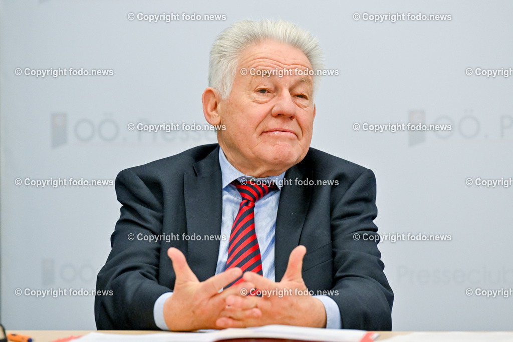 Pressekonferenz ProOriente_ Die Veränderung der Epoche-Herausforderung für die Christen_ 09.03.2023-34 | 09.03.2023, Presseclub Linz, AUT, Pressekonferenz Pro Oriente, Die Veraenderung der Epoche-Herausforderung fuer die Christen, im Bild LH a.D. Josef Puehringer (Vorsitzender von PRO ORIENTE Sektion Linz)