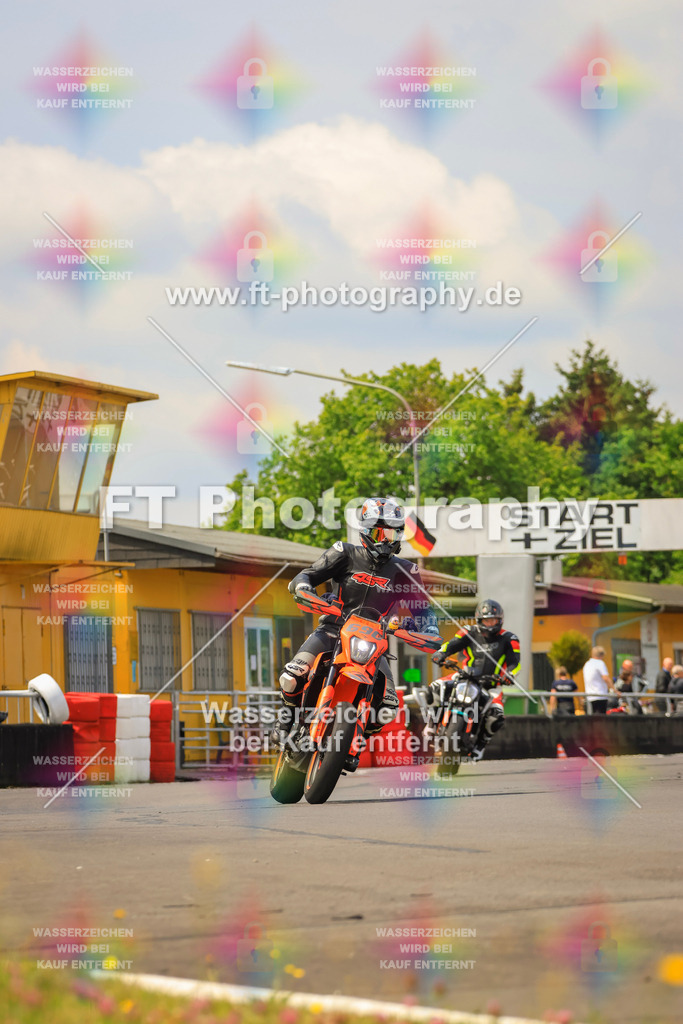 _DSK2440 | Hier findet Ihr Bilder von Touristenfahrten auf der Nürburgring Nordschleife oder von anderen Veranstaltungen die ich besucht habe. Viel Spass beim Durch Schauen 