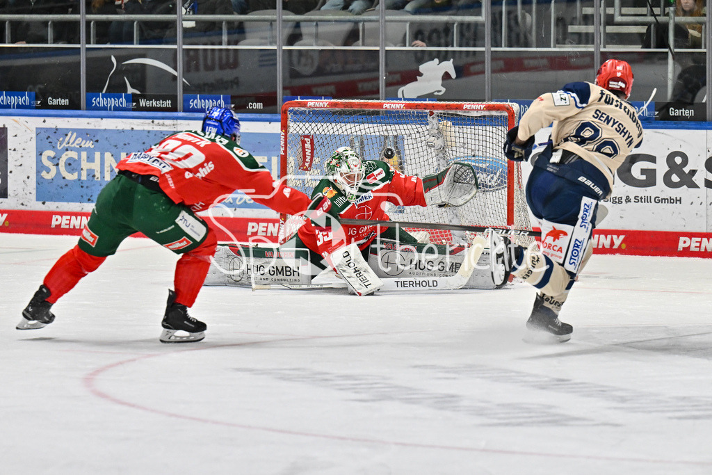 Augsburger Panther - Schwenninger Wild Wings | in dieser Szene trifft Zach SENYSHYN (Schwenninger Wild Wings 89) zum 4-3 / Tor / Treffer / Torschuetze / Treffer / DEL: Augsburger Panther - Schwenninger Wild Wings, Curt Frenzel Stadion am 02.02.2025