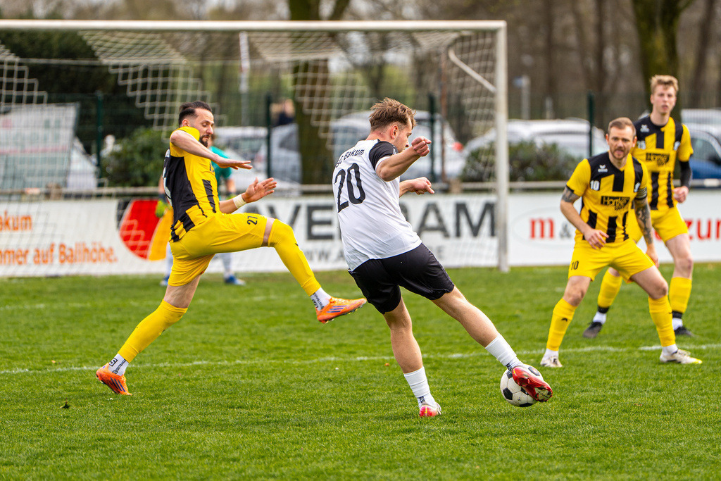 Fußball I Herren I Saison 2025-2026 I Kreisliga VEC I 22. Spieltag I SC SW Bakum - SV Falke Steinfeld I 23596 | jns.sportfotos - Realisiert mit Pictrs.com